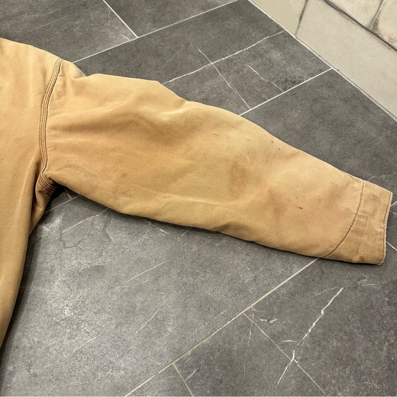 Vintage Carhartt tan button up chore coat distressed utility rug winter - Picture 4 of 12